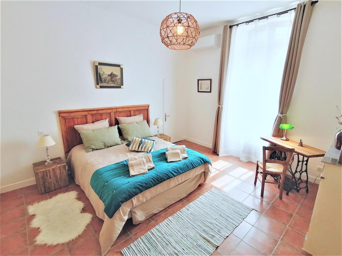 Domaine De Gaia, Piscine, Petanque, Ping Pong, Proche Saint-Emilion Bed & Breakfast Guillac  Exterior photo